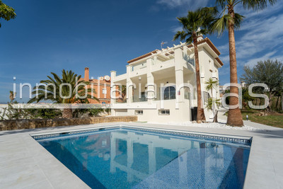 Villa en venta en Mijas Costa – R4631647