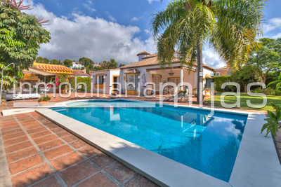Villa for sale in Mijas