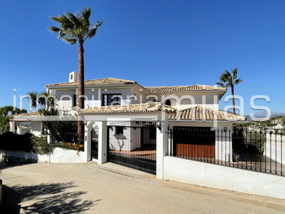 Villa for sale in Valtocado